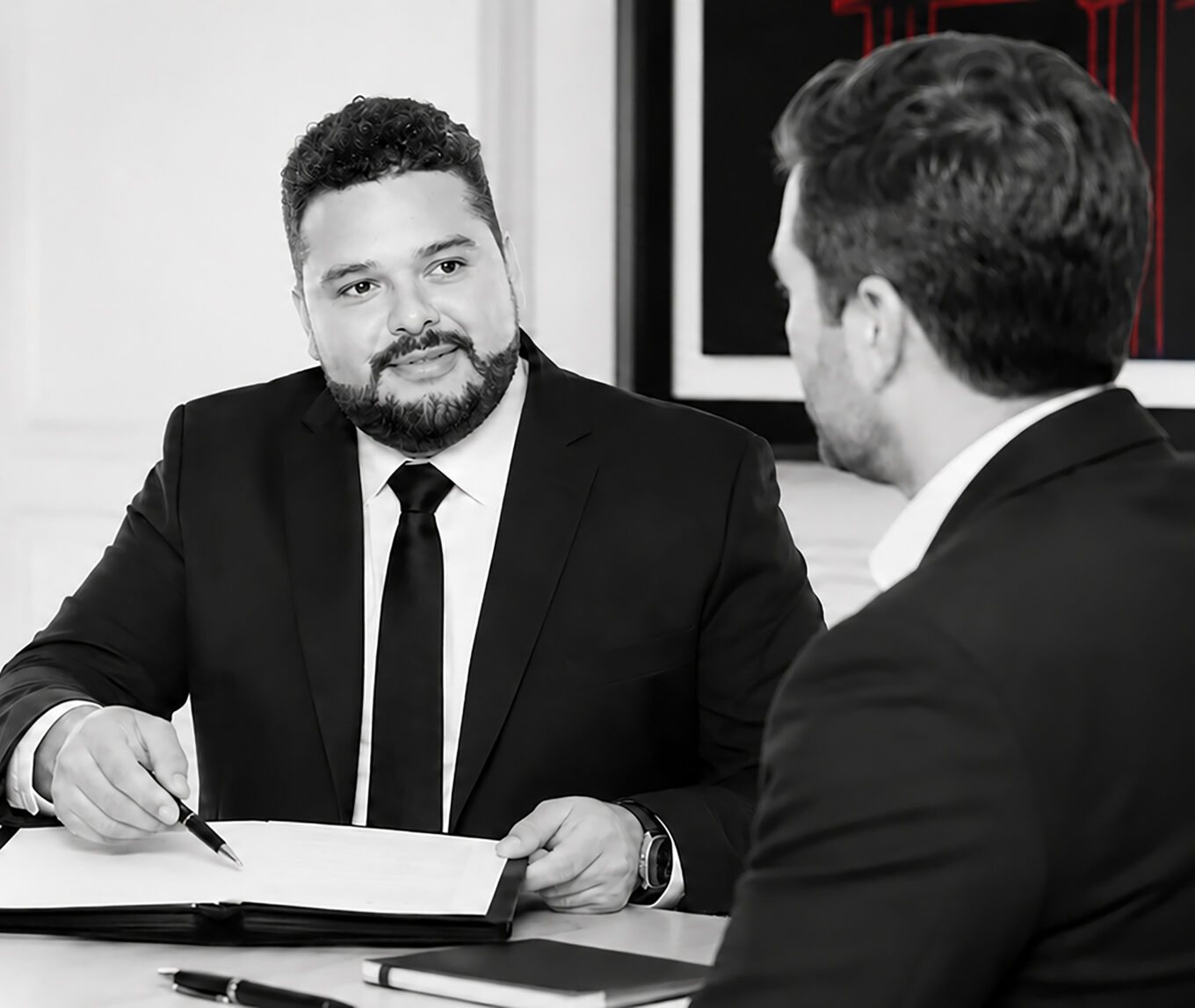 Jean René Jaimes en reunión con un cliente
