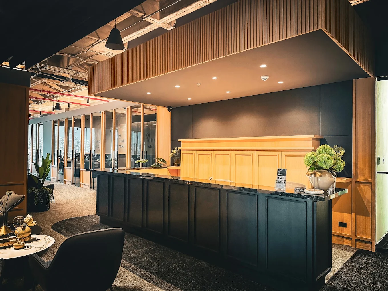 Recepción de las oficinas de JAIMES en Torre BH Lifework, piso 24, Monterrey